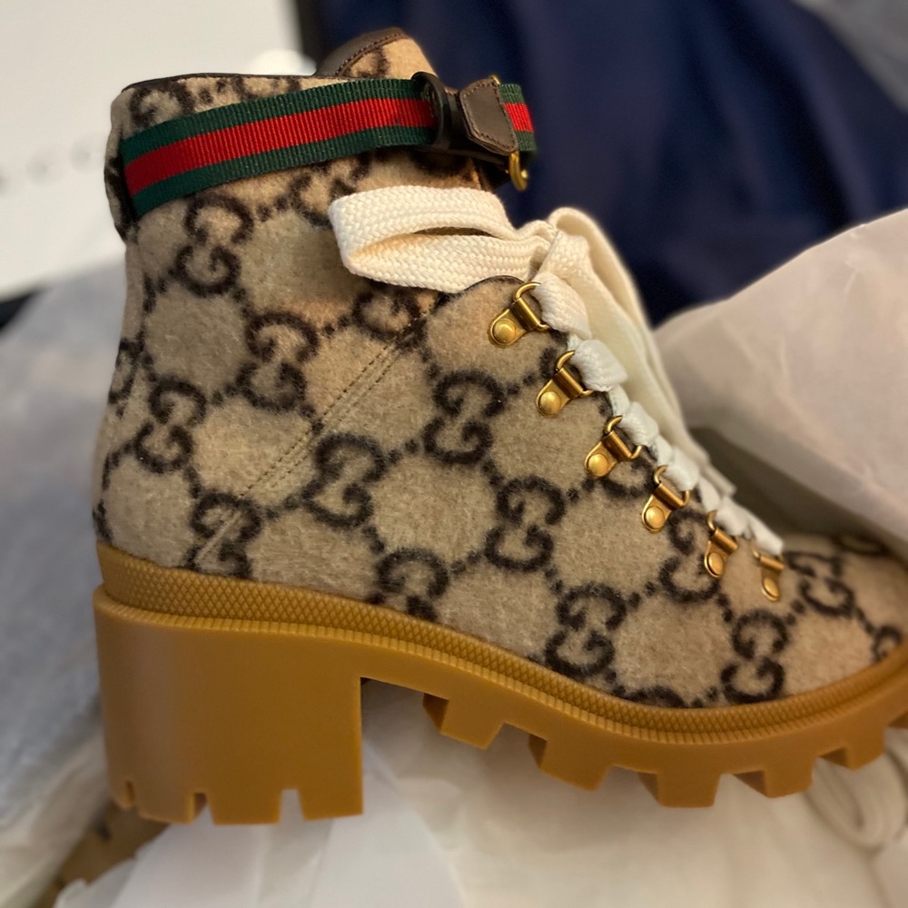 Gucci Trip leather/grosgrain-trimmed Logo Print